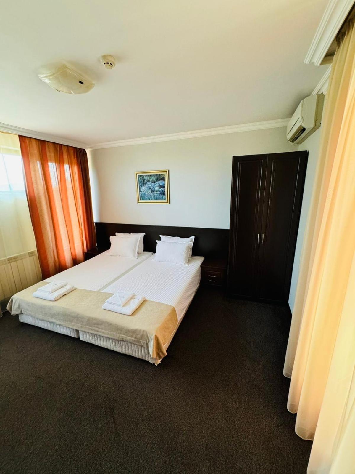 Hotel-Restaurant Almond Карлово Экстерьер фото