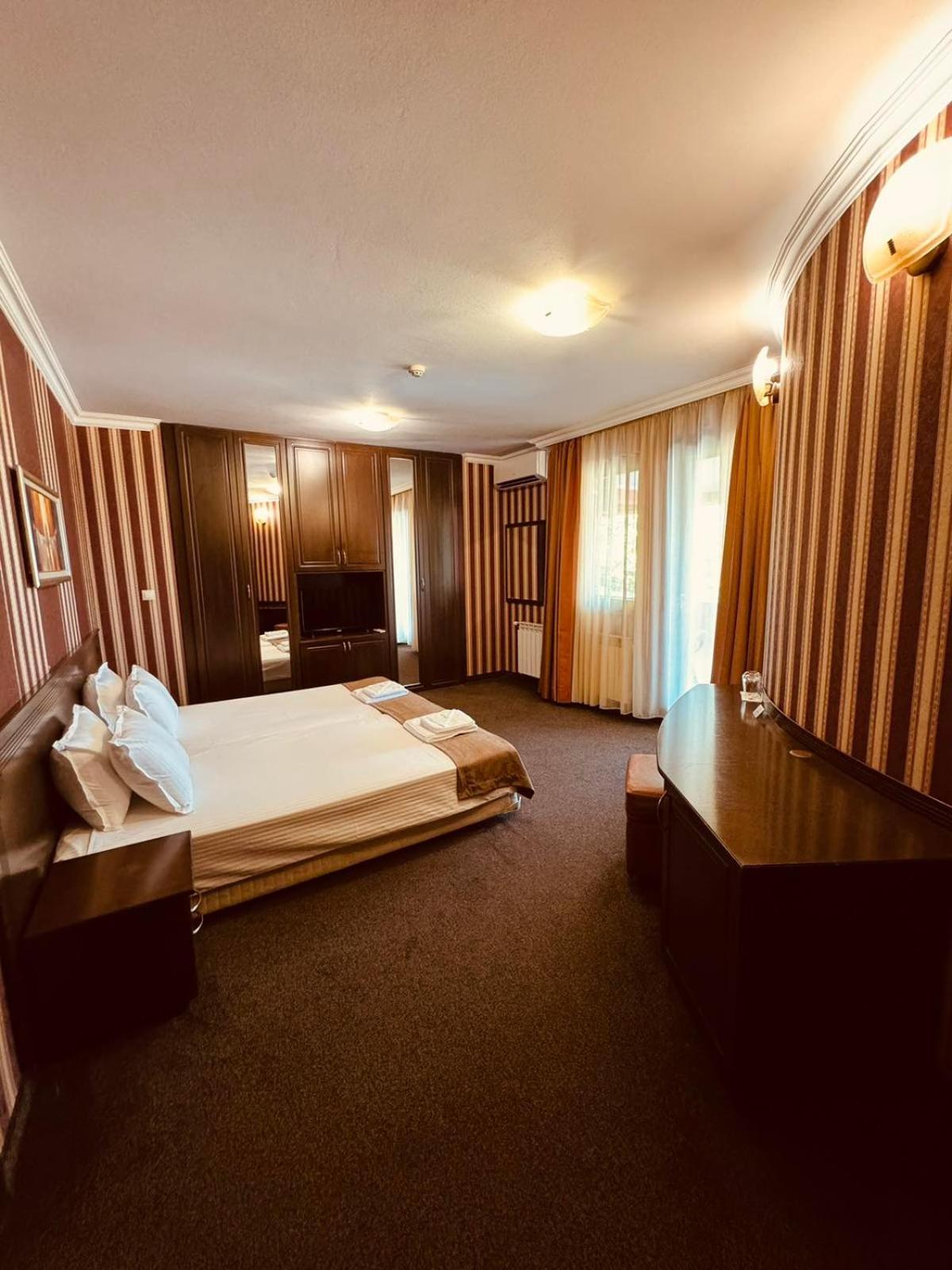 Hotel-Restaurant Almond Карлово Экстерьер фото